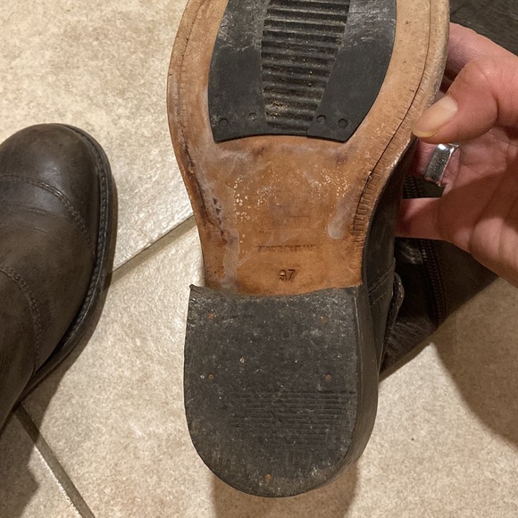 Dark brown leather boots. Cool zipper detail that spirals up the boot. Timeless! - Picture 2 of 4